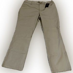 Women’s wrinkle free flax pants.